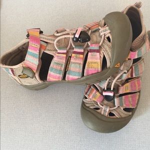 Keens girls size 11